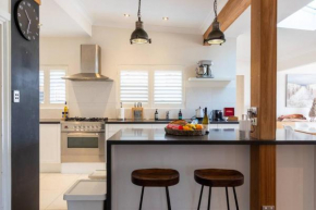 Sealoc - Luxury beach house - by the sea, Curl Curl